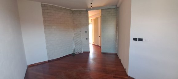 4 bedrooms Apartment in Paderno d'Adda, Italy No. 312049 10