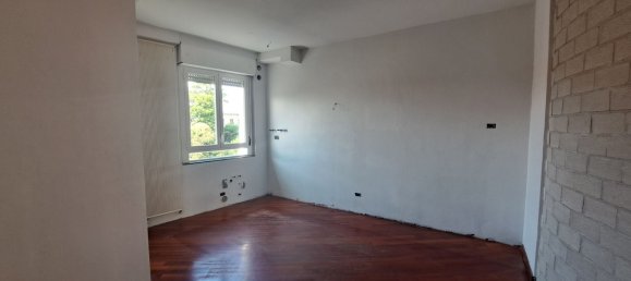 4 bedrooms Apartment in Paderno d'Adda, Italy No. 312049 9