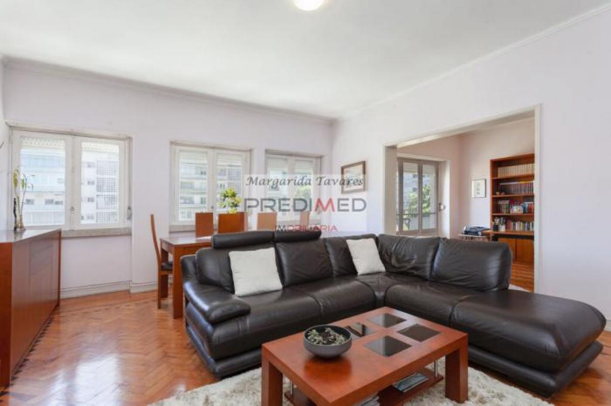 3 bedrooms Apartment in Lisbon, Portugal No. 4261