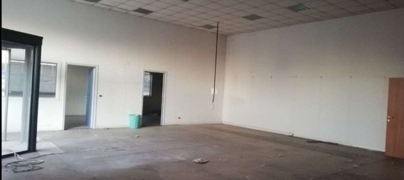 Склад с 3 комнатами в Кастельбеллино, Италия № 73785 9