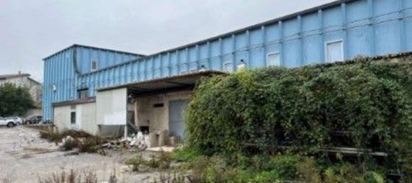 Склад с 3 комнатами в Кастельбеллино, Италия № 73785 7