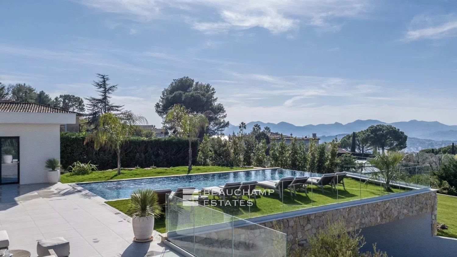 6 bedrooms Villa in Le Cannet, France No. 295454