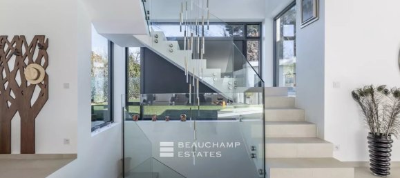 6 bedrooms Villa in Le Cannet, France No. 295454 2