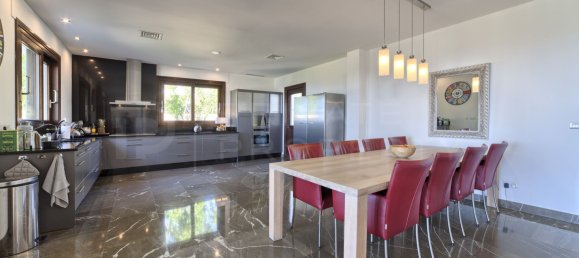 6 bedrooms Villa in Malaga, Spain No. 22683 12