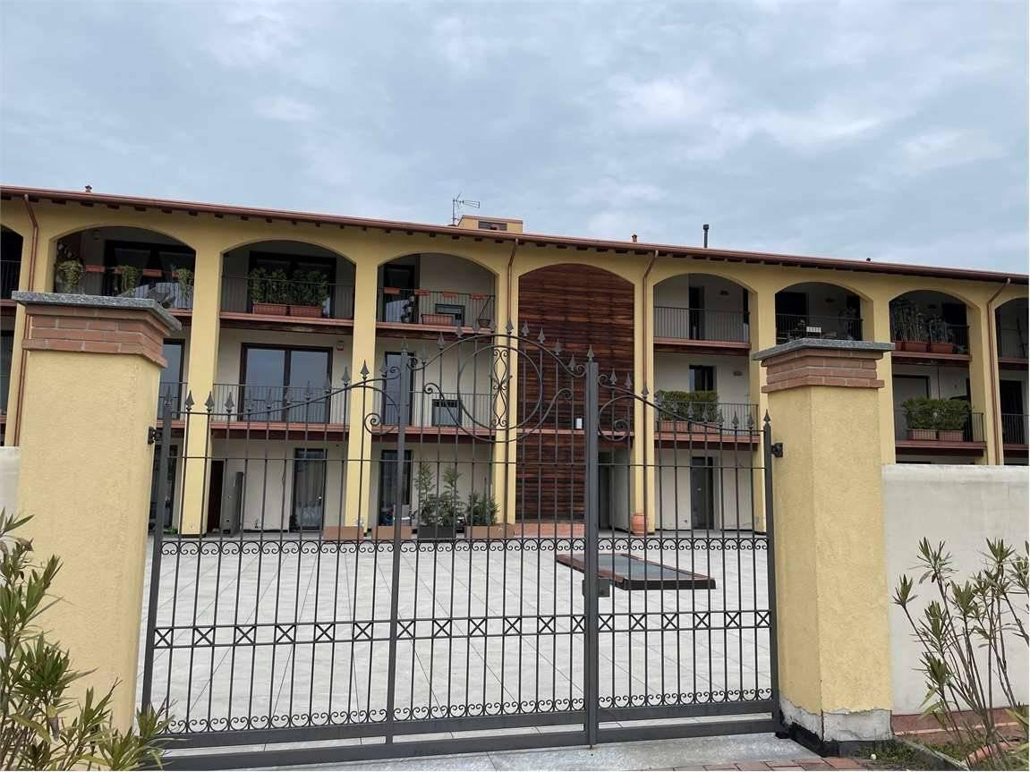 2-salle Appartement à Sesto Calende, Italy No. 37687