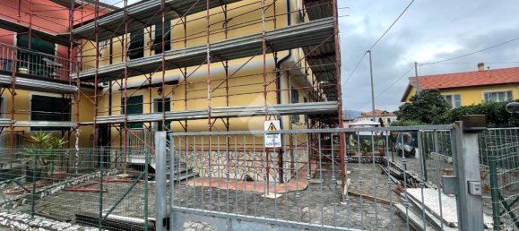 3 rooms Apartment in Follo, Italy No. 4345 3