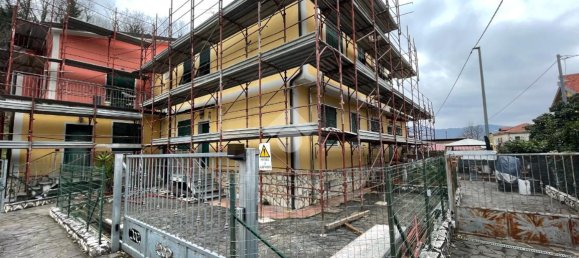 3 rooms Apartment in Follo, Italy No. 4345 20