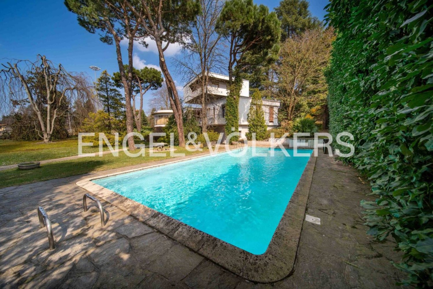 5 bedrooms Villa in Casorate Sempione, Italy No. 283620
