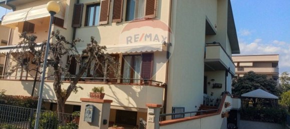 4 bedrooms Villa in Massa e Cozzile, Italy No. 270817 5