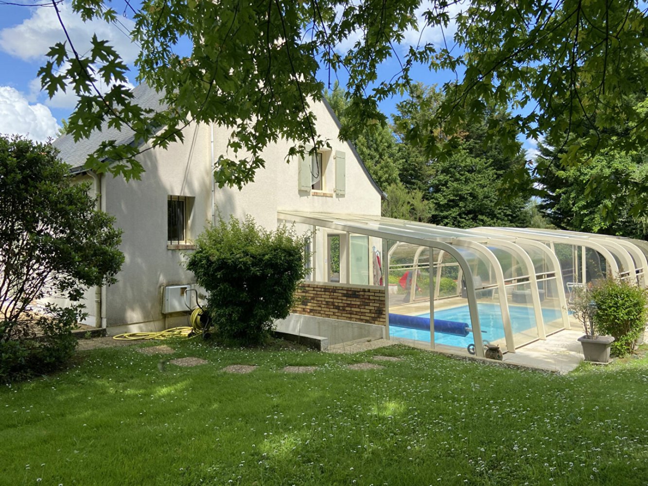 Casa de 3 dormitorios en Chalonnes-sur-Loire, France No. 360585