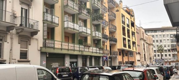 3 rooms Apartment in Bari, Italy No. 79862 2