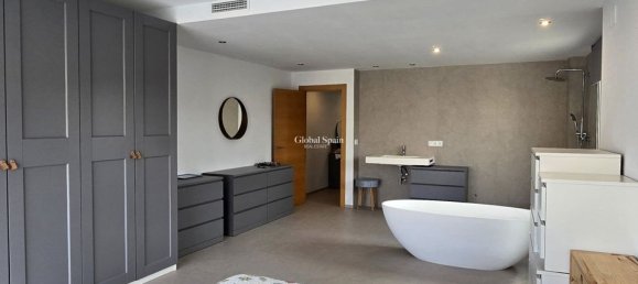 4 bedrooms House in Bellreguard, Spain No. 184700 2