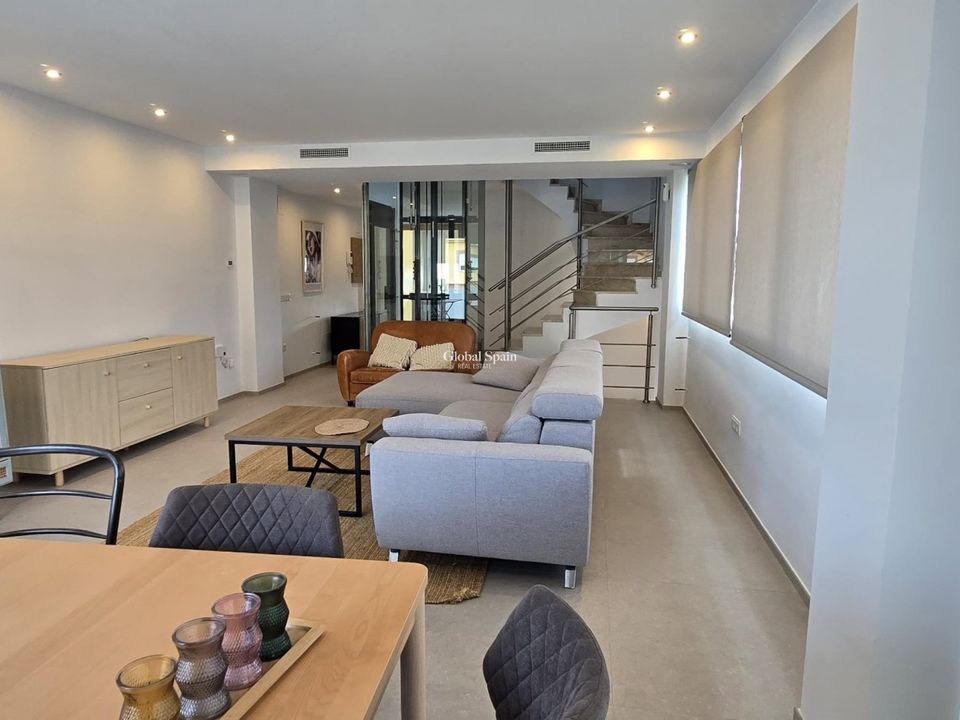 4 bedrooms House in Bellreguard, Spain No. 184700