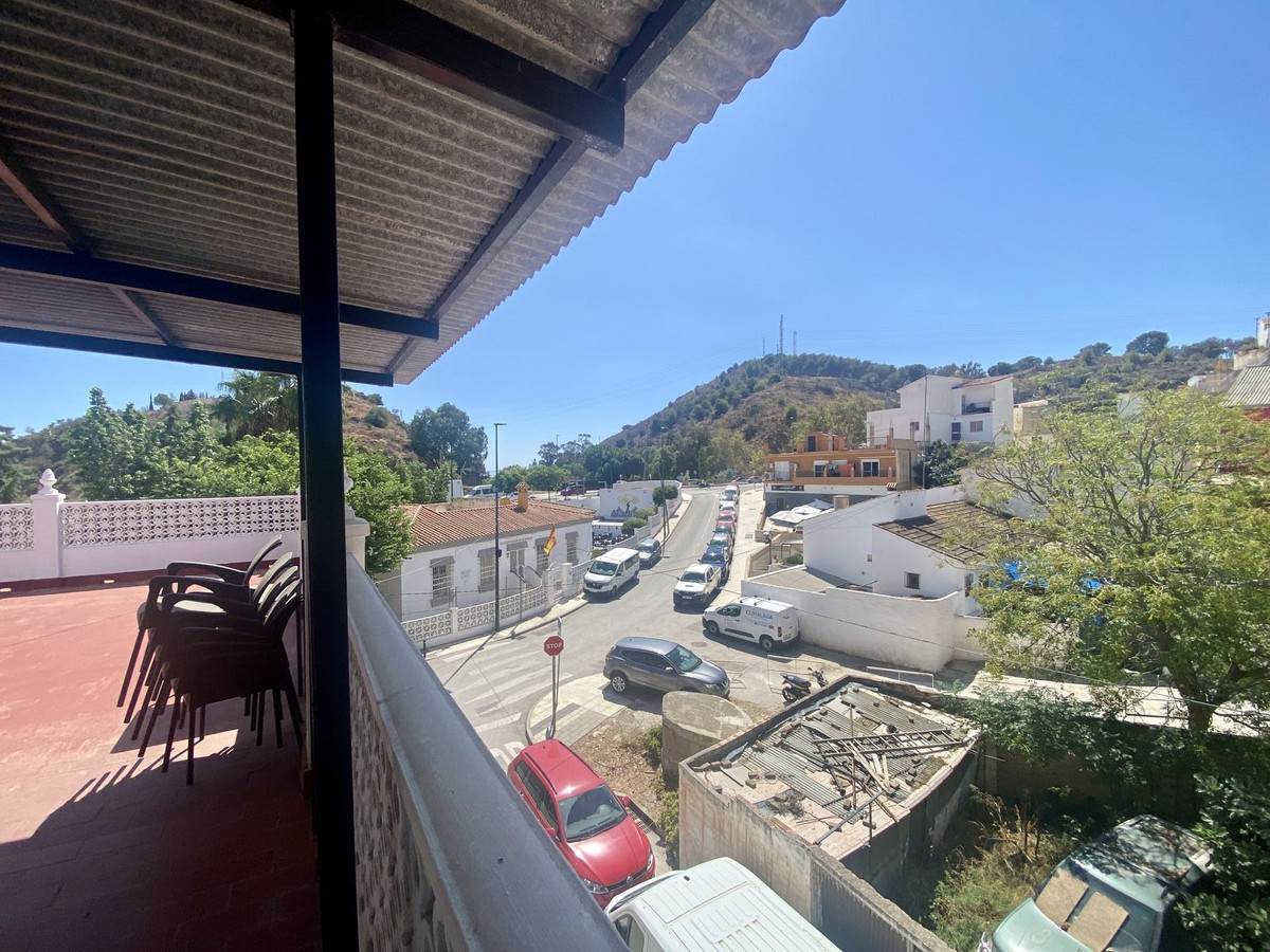 Casa de 6 dormitorios en El Limonar, Spain No. 44272