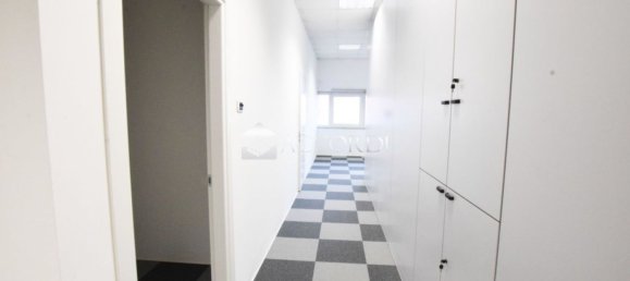 130m² Office in Vedelago, Italy No. 113581 7