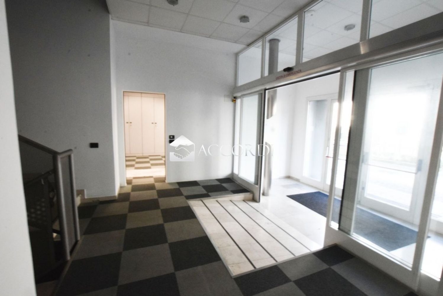 130m² Office in Vedelago, Italy No. 113581