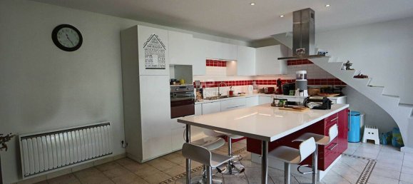 5 bedrooms House in Poissy, France No. 176941 3