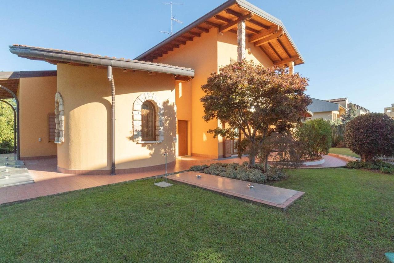 Villa de 8 divisões em Vimercate, Italy N.º 42642