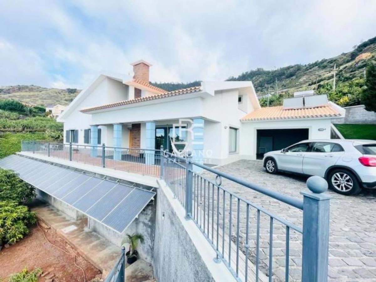 3 bedrooms Villa in Calheta, Portugal No. 1417