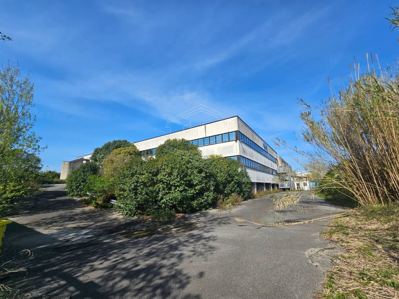 3445m² Building in Santo Stefano di Magra, Italy No. 121097