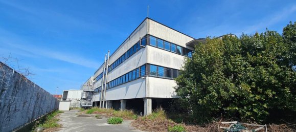 3445m² Building in Santo Stefano di Magra, Italy No. 121097 3