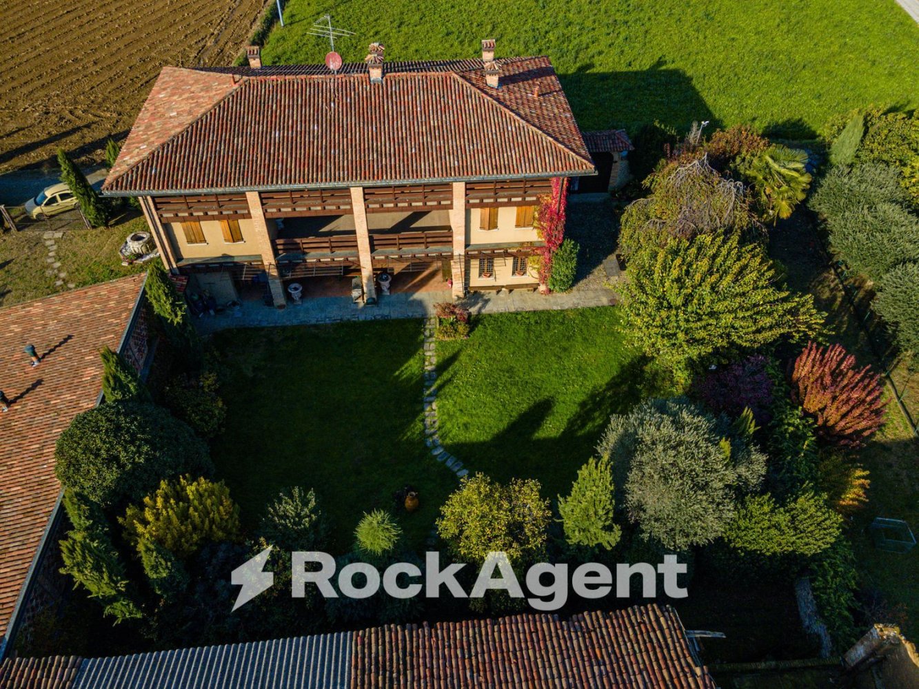 Casa de 8 divisões em Levate, Italy N.º 185907