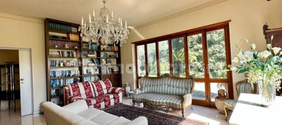 6 bedrooms Villa in Capannori, Italy No. 219458 7