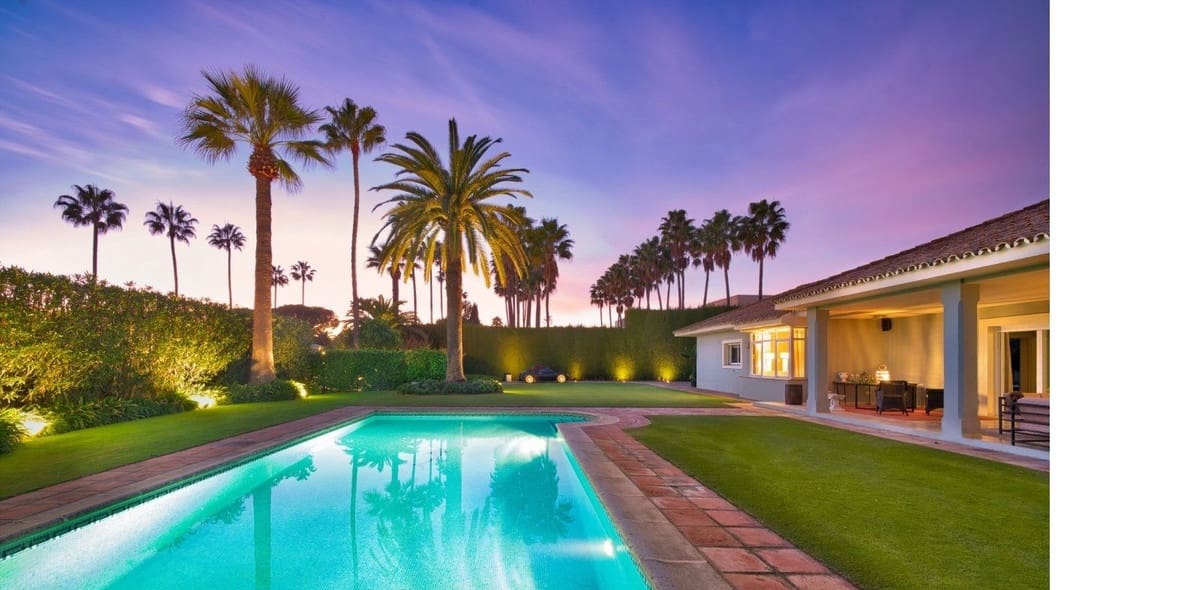 5 bedrooms House in Cadiz, Spain No. 185851