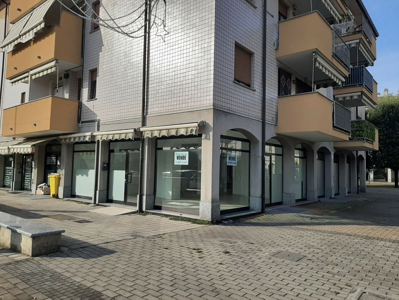 Gewerbliche Immobilie in Nova Milanese, Italy 50m², Nr. 153152
