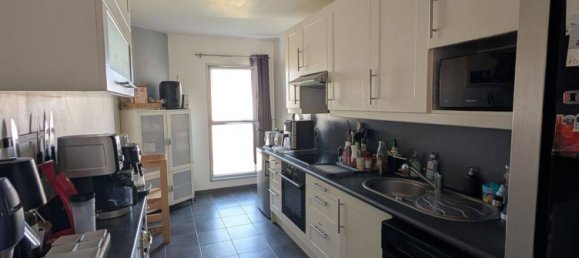 Apartamento de 2 dormitorios en Cergy, France No. 328746 3