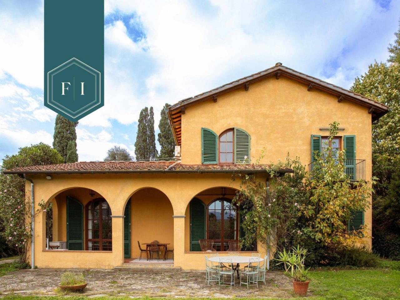 5 rooms Villa in Florence, Italy No. 37581