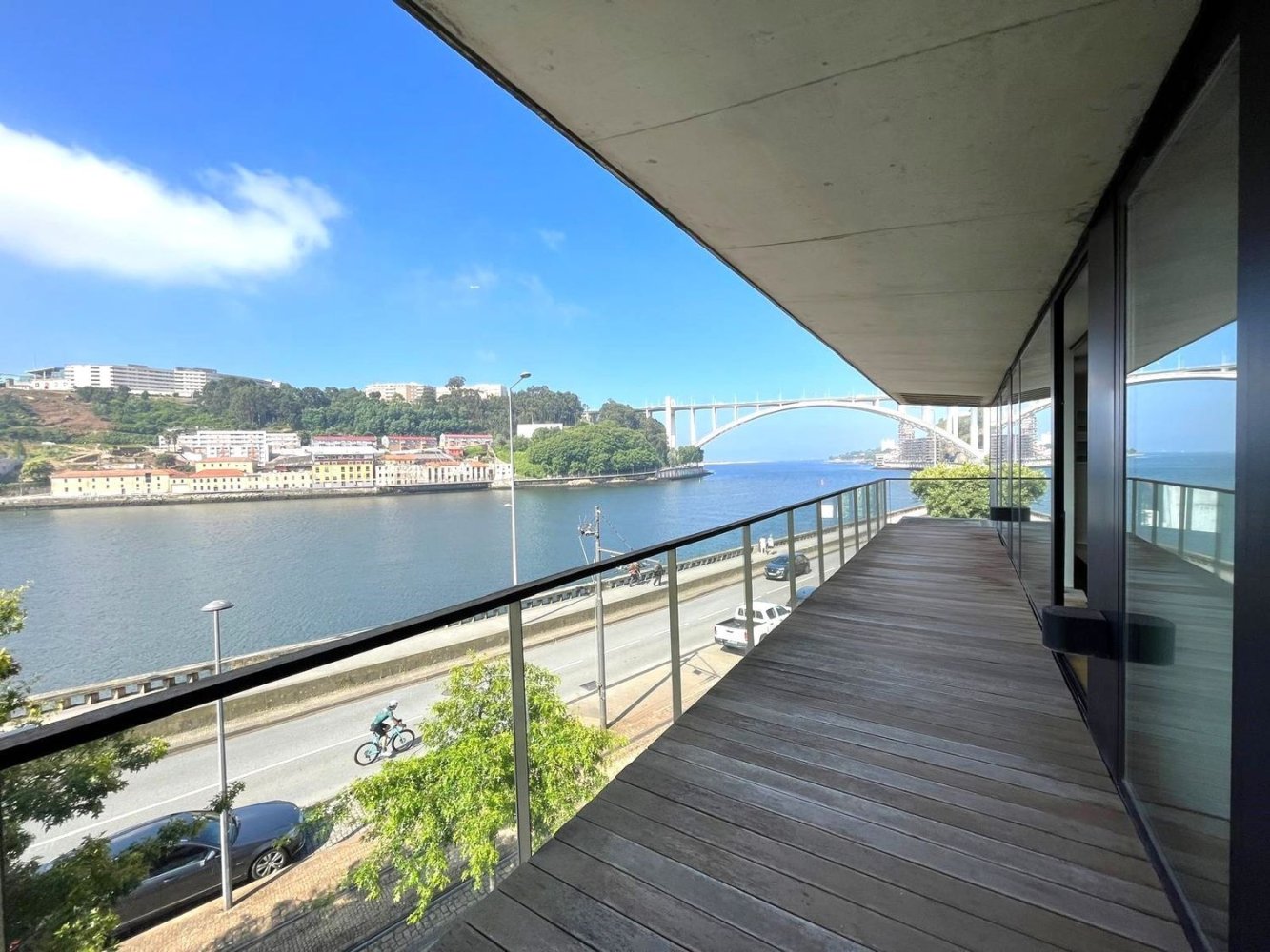 Квартира с 4 спальнями в Порту, Португалия № 143040