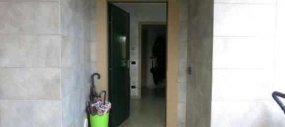 6 rooms House in Limbiate, Italy No. 260039 4