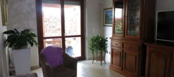 6 rooms House in Limbiate, Italy No. 260039 8