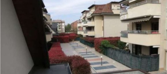 6 rooms House in Limbiate, Italy No. 260039 19