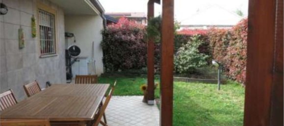 6 rooms House in Limbiate, Italy No. 260039 12