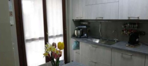 6 rooms House in Limbiate, Italy No. 260039 9