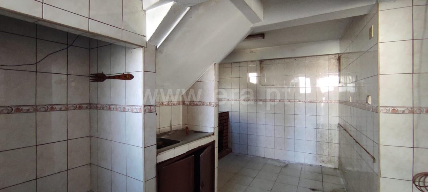 90m² Building in Carregal do Sal, Portugal No. 298978