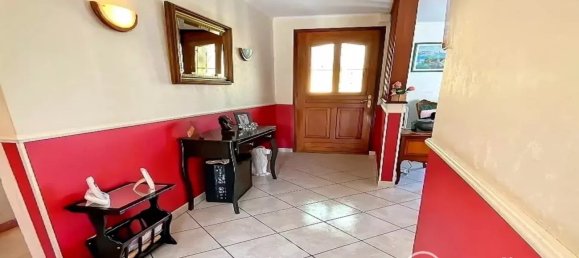 2 bedrooms House in Montreuil-Juigne, France No. 102832 7
