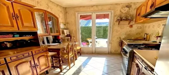 2 bedrooms House in Montreuil-Juigne, France No. 102832 17