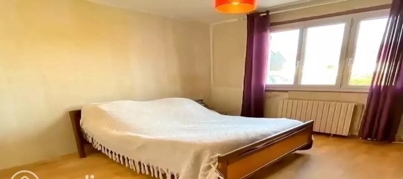 2 bedrooms House in Montreuil-Juigne, France No. 102832 9