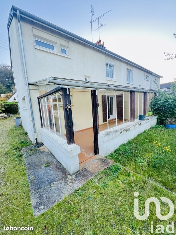 Casa de 3 dormitorios en Verneuil-en-Halatte, France No. 218197