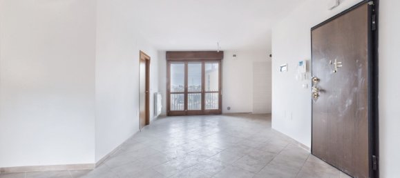 4 rooms Apartment in San Giovanni Teatino, Italy No. 191376 3