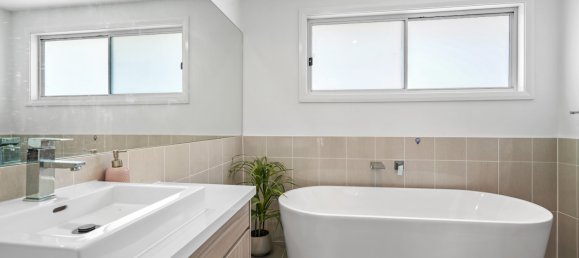 Casa de 4 dormitorios en Claymore, Australia No. 1151 6