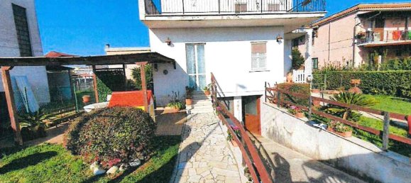 4 rooms House in Aprilia, Italy No. 101042 4