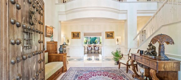 6 bedrooms Villa in Marbella, Spain No. 71842 2