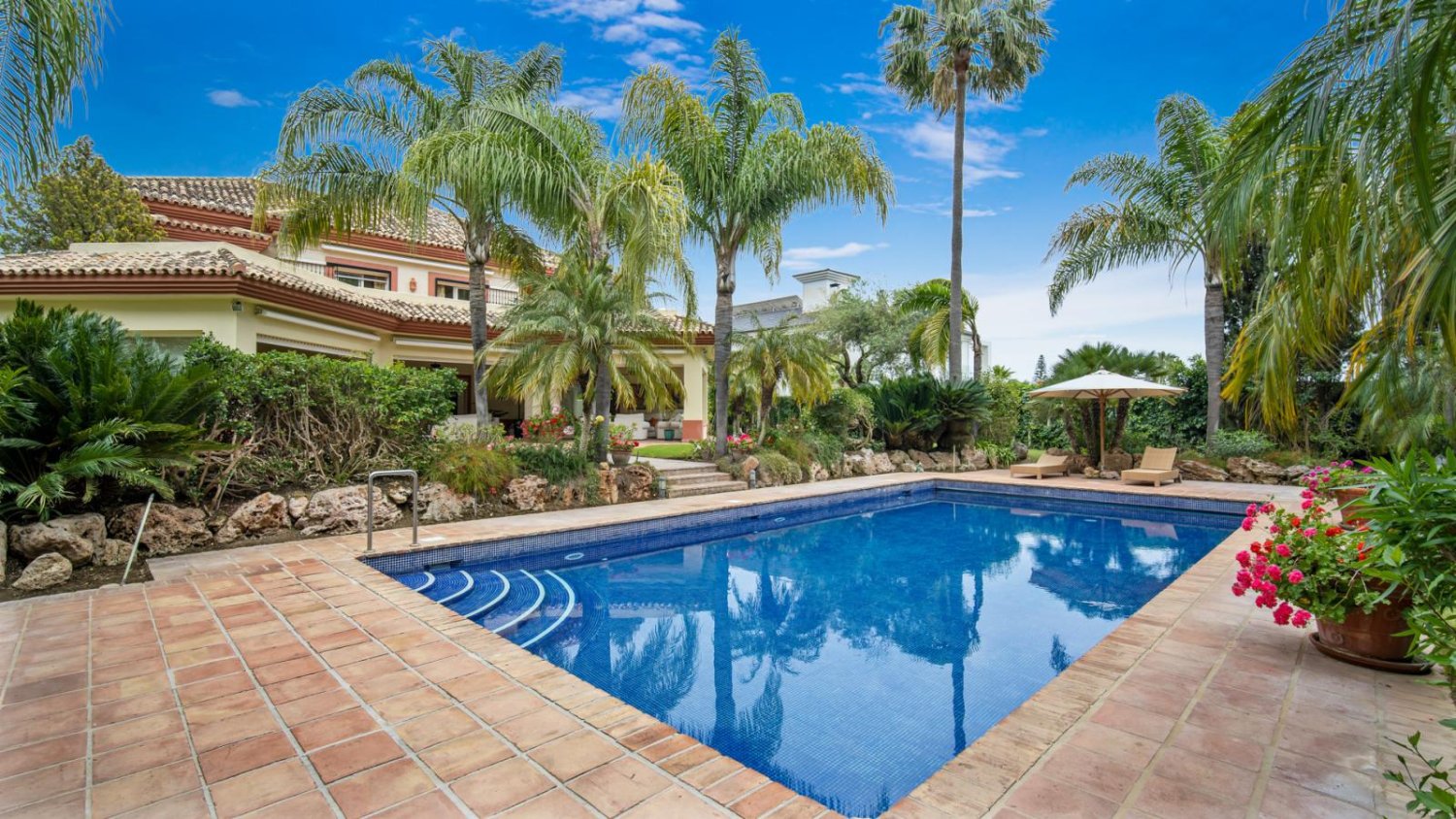 6 bedrooms Villa in Marbella, Spain No. 71842