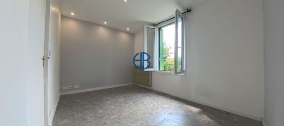 1 bedroom Duplex in Bondy, France No. 364032 7