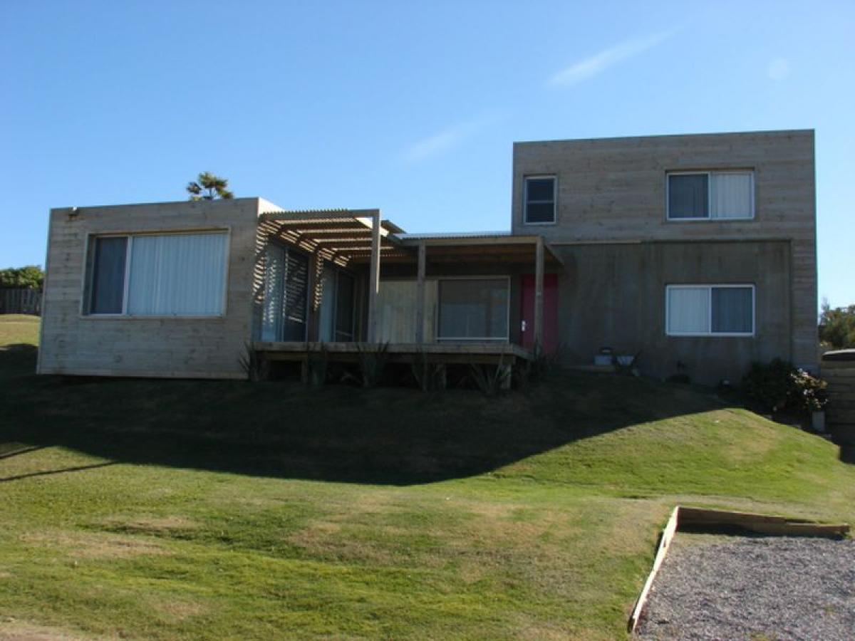 Дом с 3 спальнями в Мальдонадо, Уругвай № 8852