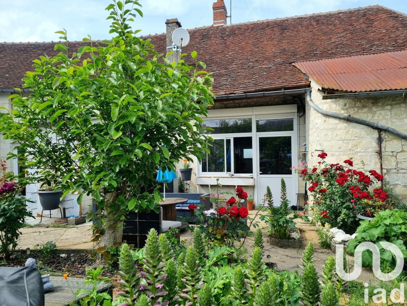 Adosado de 2 dormitorios en Nouatre, France No. 248275